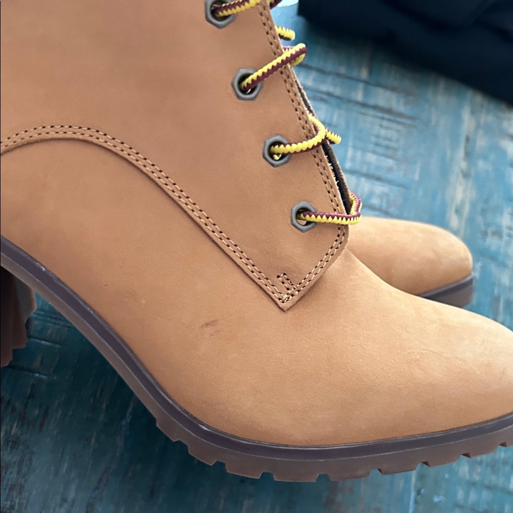 Timberland Women's Heeled Boots (no box) minor scuffing shown original $152 - Picture 10 of 10